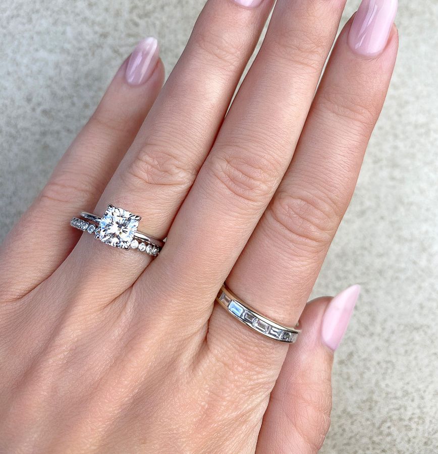 Difference between diamond and sale moissanite ring